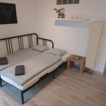 Апартаменти Utulny Apartman S Balkonom Братислава Екстер'єр фото