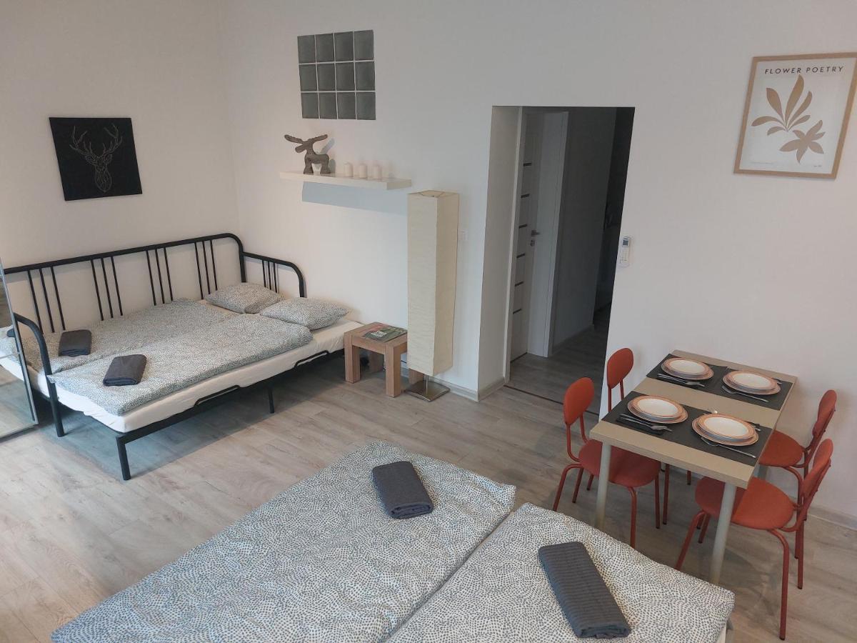 Апартаменти Utulny Apartman S Balkonom Братислава Екстер'єр фото
