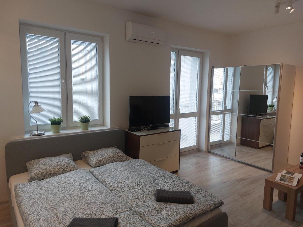 Апартаменти Utulny Apartman S Balkonom Братислава Екстер'єр фото