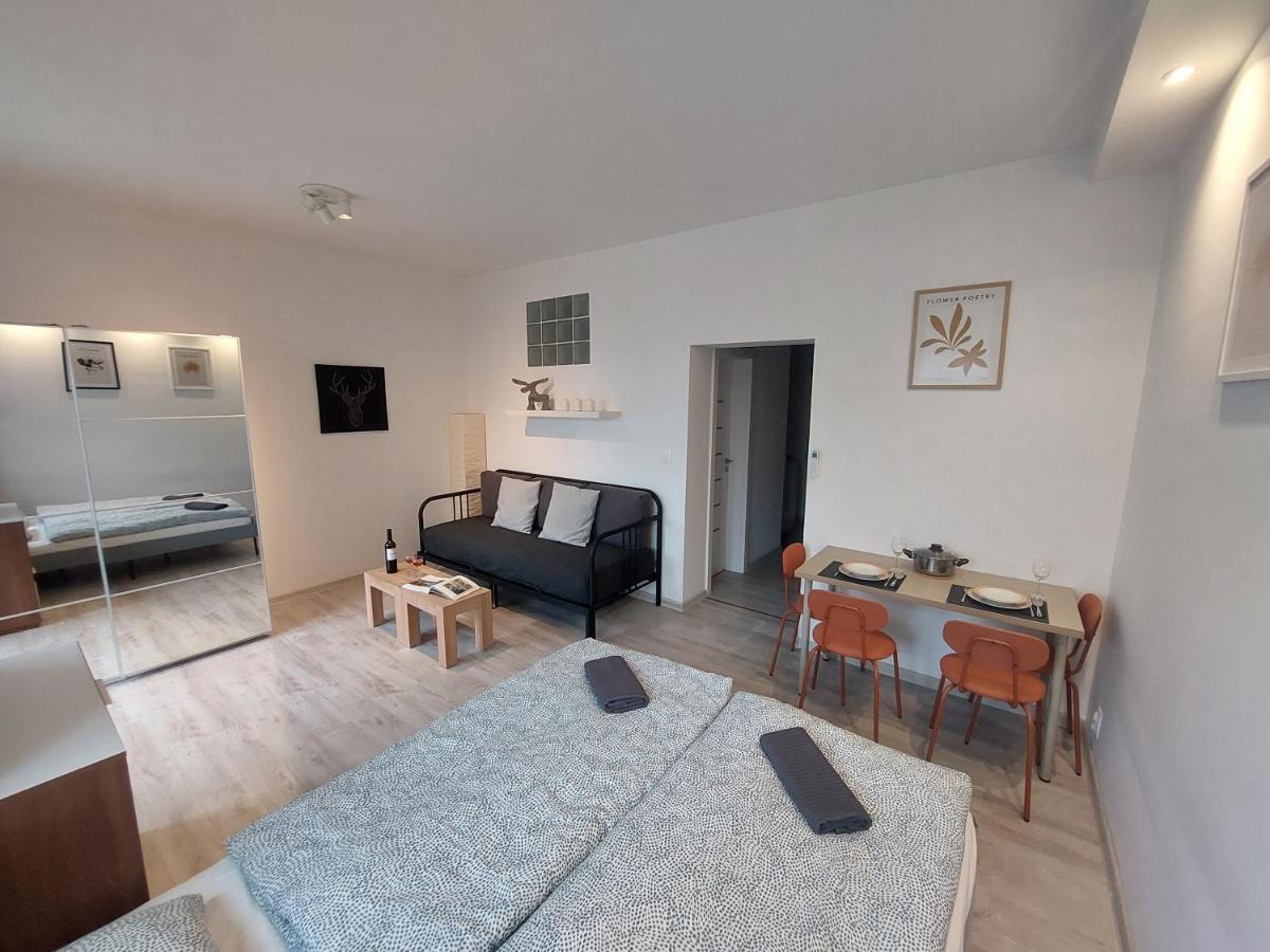 Апартаменти Utulny Apartman S Balkonom Братислава Екстер'єр фото