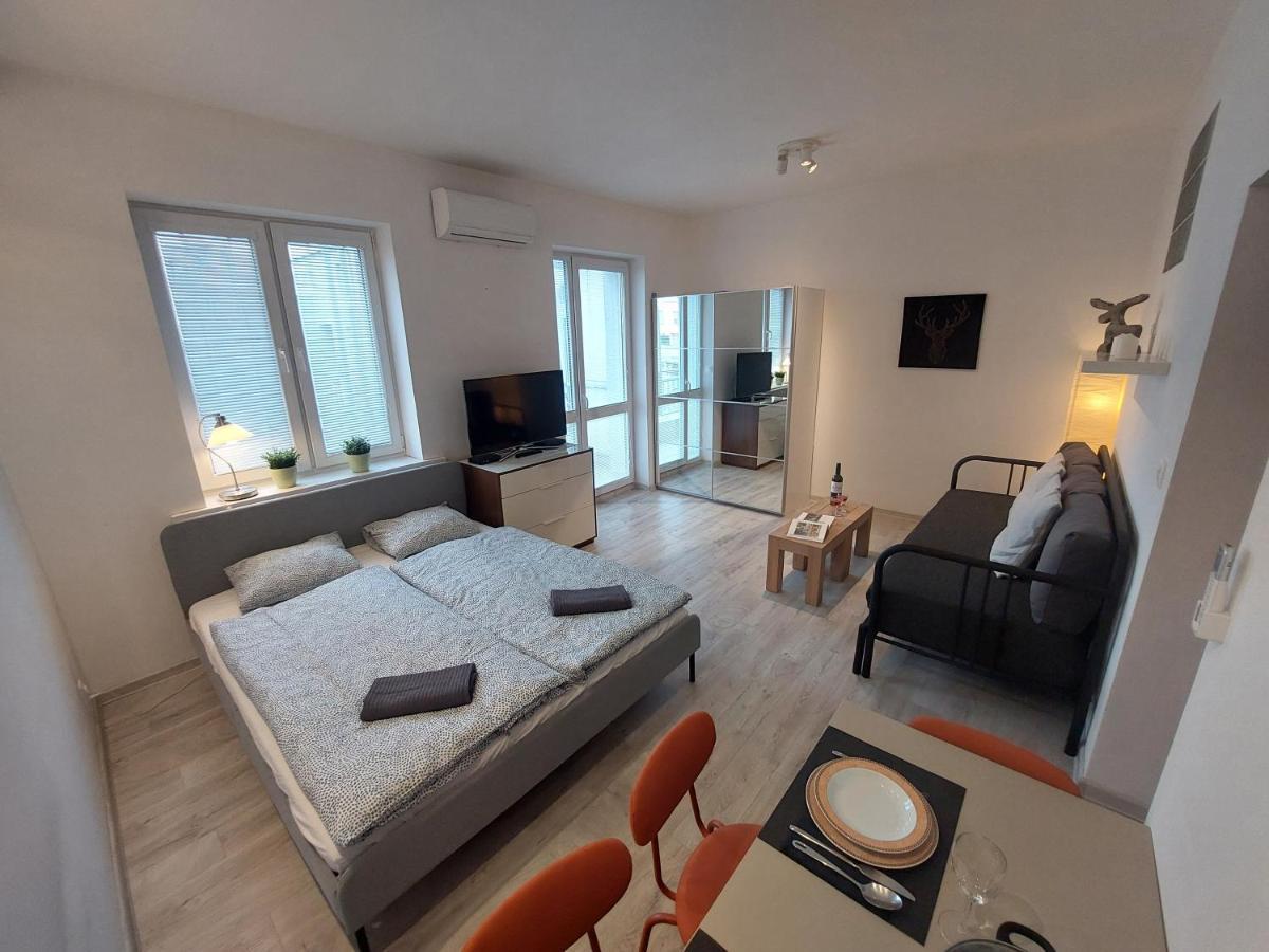 Апартаменти Utulny Apartman S Balkonom Братислава Екстер'єр фото