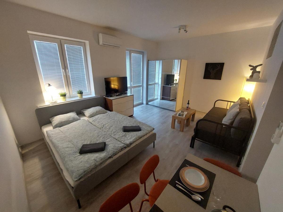 Апартаменти Utulny Apartman S Balkonom Братислава Екстер'єр фото